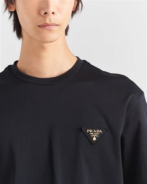 camiseta negra prada